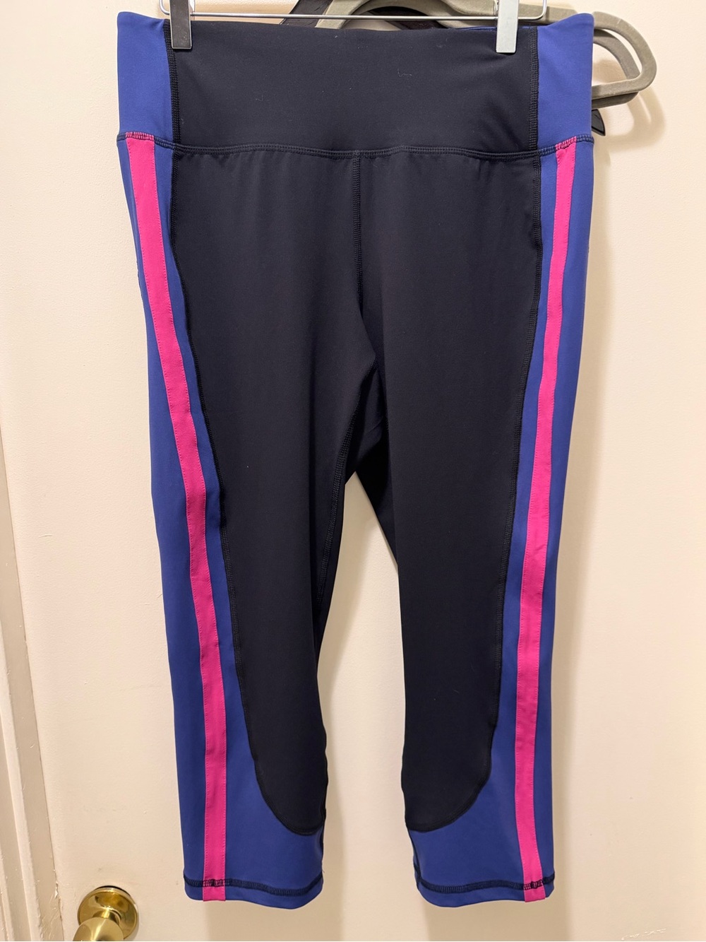 LIVI Black Capris Leggings With Pink and Blue Stripes